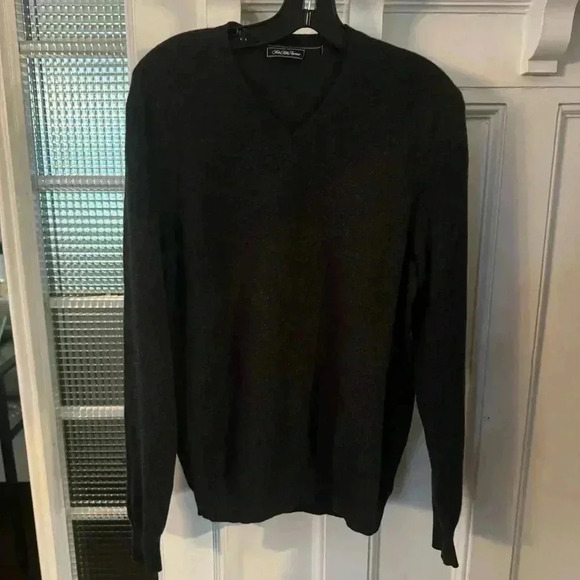 Saks Fifth Avenue Men’s 100% Cashmere V-Neck Sweater Size L - Picture 8 of 8